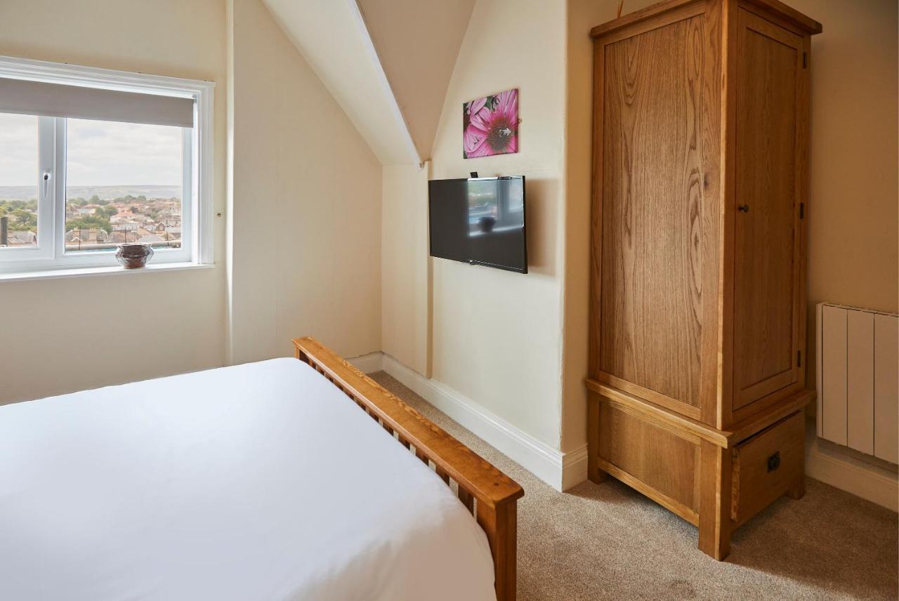 Host & Stay - The Garret Suite Whitby Bagian luar foto